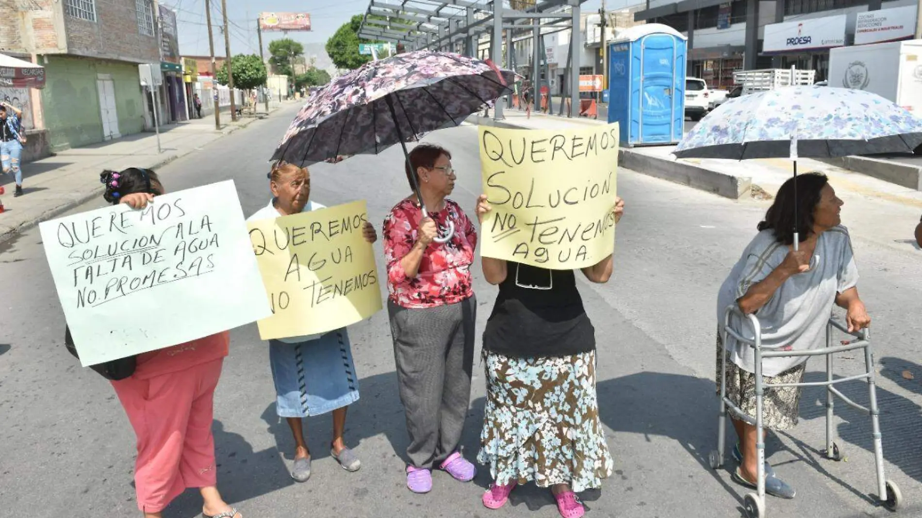 09 Cierran bulevar Revolución para pedir agua